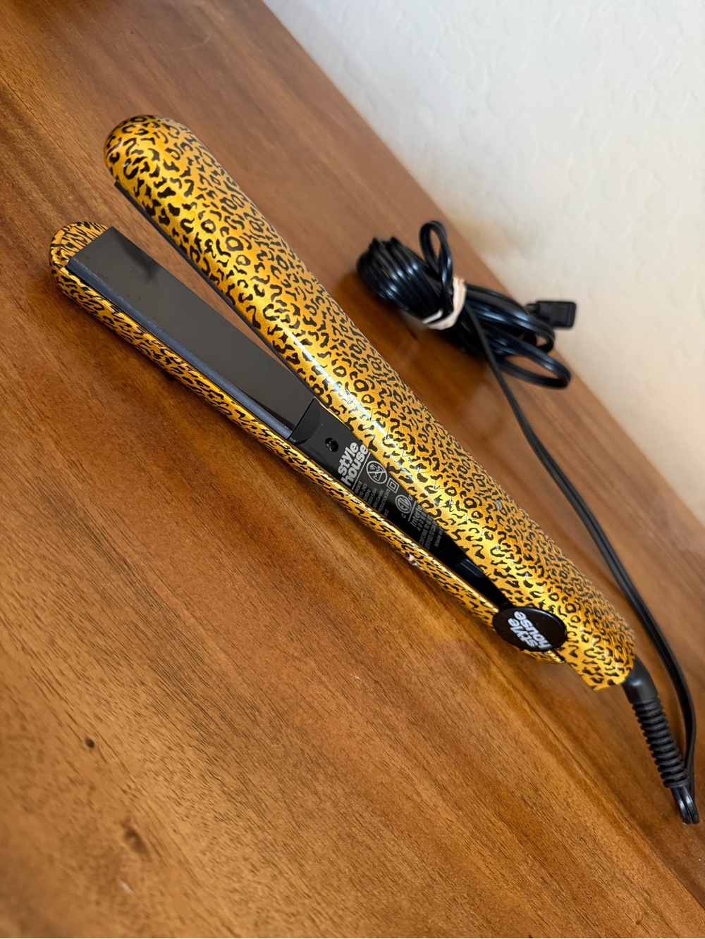 Style House 1645618 Professional Styling Iron for hair straightening & curling